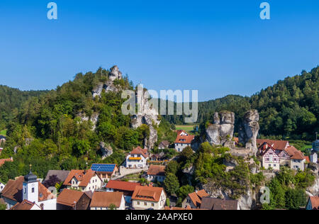 Veduta aerea del villaggio Tuechersfeld, simbolo della Svizzera Franconia in Germania Foto Stock