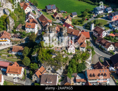 Veduta aerea del villaggio Tuechersfeld, simbolo della Svizzera Franconia in Germania Foto Stock