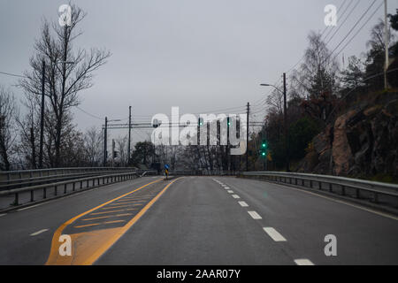 Oslo, Norvegia, 23 Novembre 2019: le strade di Oslo presi da un'auto Foto Stock