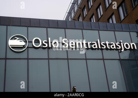 Oslo, Norvegia, Novembre 23, 2019: Foto della stazione centrale di Oslo Foto Stock