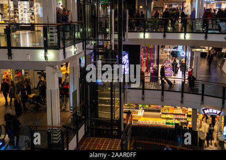 Oslo, Norvegia, Novembre 23, 2019: Foto del Byporten shopping in Oslo Foto Stock