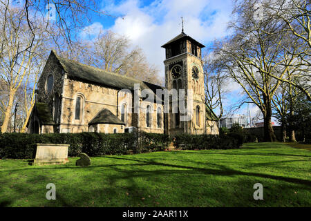 La molla vista di St Pancras vecchia chiesa, Somers Town, Sud Camden, nel centro di Londra Foto Stock