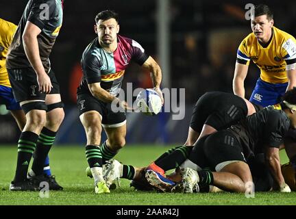 Twickenham. Regno Unito. Il 23 novembre 2019. Danny Care (arlecchini). Arlecchini v Bath Rugby. Pool di 3. La Heineken Champions Cup. Secondo (2a) round. Stadio di Twickenham Stoop. Twickenham. Londra. Regno Unito. Credito Bowden Garry/Sport in immagini/Alamy Live News. Foto Stock