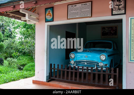 L'auto blu Austin del monaco Tich Quan Duc è esposto come reliquia nella pagoda Thien Mu vicino Hué. Foto Stock