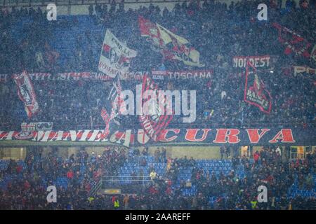 Milano, Italia. 23 Nov, 2019. ventole milanduring AC Milan vs Napoli, italiano di calcio di Serie A del campionato Gli uomini di Milano, Italia, 23 novembre 2019 - LPS/Fabrizio Carabelli Credito: Fabrizio Carabelli/LP/ZUMA filo/Alamy Live News Foto Stock