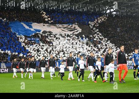 Bergamo, Italia. 23 Nov, 2019. ventole atalantaduring Atalanta vs Juventus, italiano di calcio di Serie A del campionato Gli uomini a Bergamo, Italia, 23 novembre 2019 - LPS/Alessio Tarpini Credito: Alessio Tarpini/LP/ZUMA filo/Alamy Live News Foto Stock