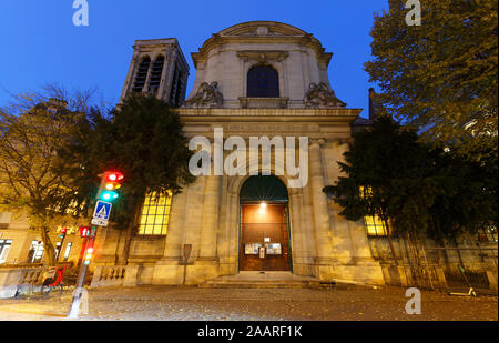 Saint-Nicolas-du-Chardonnet è una chiesa cattolica romana nel centro di Parigi, Francia. Foto Stock