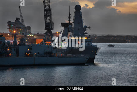 Portsmouth Base Navale di uno dei tre principali basi navali nel Regno Unito per la Royal Navy Foto Stock