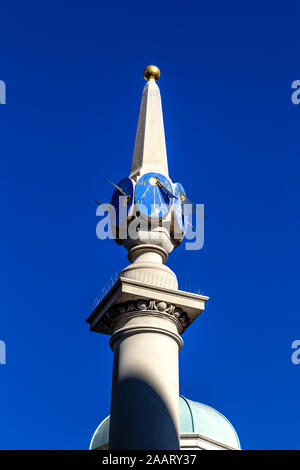 Primo piano della colonna della meridiana a Seven Dials, Covent Garden, Londra, Regno Unito Foto Stock