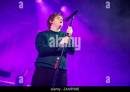Manchester, Regno Unito. Il 23 novembre 2019. Lewis Capaldi esegue presso la Accademia di Manchester sul suo completamente esaurito tour DEL REGNO UNITO, Manchester 2019-11-23 . Credito: Gary Mather/Alamy Live News Foto Stock