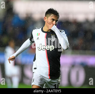 Bergamo, Italia. 23 Nov, 2019. FC Juventus' Paulo Dybala celebra durante una serie di una partita di calcio tra Atalanta e Juventus FC a Bergamo, Italia, nov. 23, 2019. Credito: Alberto Lingria/Xinhua/Alamy Live News Foto Stock