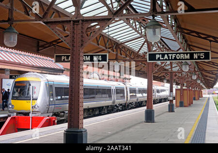 Piattaforme a Moor St stazione ferroviaria Birmingham - Birmingham Moor Street Stazione Queensway Birmingham West Midlands B4 7UL Foto Stock