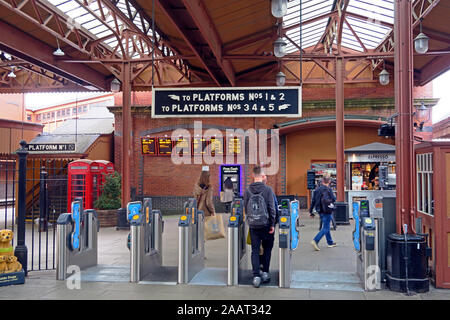 Piattaforme a Moor St stazione ferroviaria Birmingham - Birmingham Moor Street Stazione Queensway Birmingham West Midlands B4 7UL Foto Stock