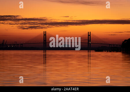Ponte all'alba Foto Stock