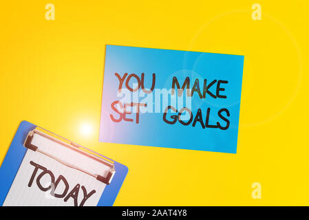 Segno di testo che mostra lei mi fa felice. Business photo testo qualcosa o qualcuno che dà piacere e divertimento appunti di metallo azienda carta bianca sh Foto Stock