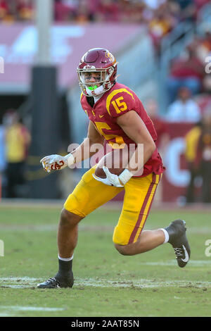 USC Trojans wide receiver Drake Londra (15) dopo un fermo durante la UCLA Bruins vs USC Trojans del gioco del calcio presso la United Airlines campo presso il Los Angeles Memorial Coliseum di sabato 23 novembre, 2019 (foto di Jevone Moore) Foto Stock