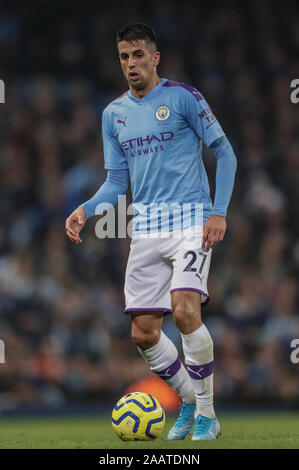 23 novembre 2019, lo Stadio Etihad, Manchester, Inghilterra; Premier League, Manchester City v Chelsea : Joao Cancelo (27) del Manchester City durante il gioco Credito: Mark Cosgrove/news immagini Foto Stock