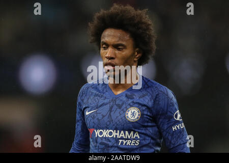 23 novembre 2019, lo Stadio Etihad, Manchester, Inghilterra; Premier League, Manchester City v Chelsea : Willian (10) del Chelsea durante il gioco Credito: Mark Cosgrove/news immagini Foto Stock