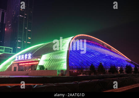 Shenyang illuminate edifici di architettura di notte Foto Stock