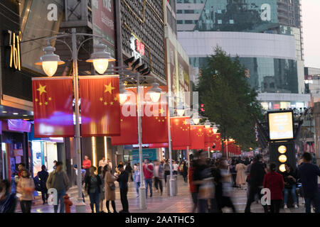 Kunming edifici di notte illuminata la Cina settantesimo celebrazione Foto Stock