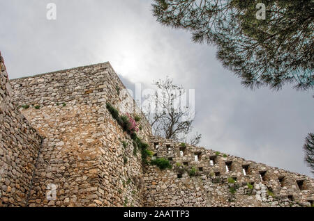 Il cortile interno del Castello di Palamidi nella città di Nafplion, in Grecia. Foto Stock