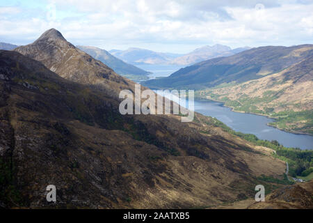 La montagna scozzese Graham 'Sgorr na Ciche' (Pap di Glencoe) dal Corbett Garbh Bheinn, Loch Leven, Highlands scozzesi, Scotland, Regno Unito. Foto Stock