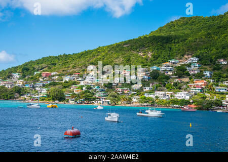 Barche a vela ancoraggio in Port Elizabeth, Admiralty Bay, Bequia, Saint Vincent e Grenadine, dei Caraibi Foto Stock