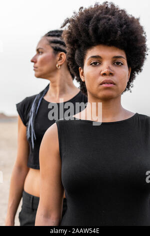 Ritratto di donna vestita di nero Foto Stock
