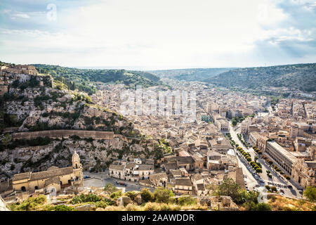 Vista di Scicli, Provincia di Ragusa, Sicilia Foto Stock