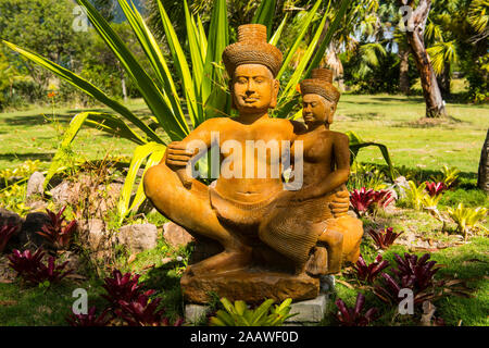 Close-up di statue di Buddha nel giardino botanico di Saint Kitts e Nevis, dei Caraibi Foto Stock