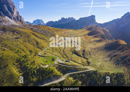 Vista aerea del Passo Giau e montagne, Belluno, Italia Foto Stock