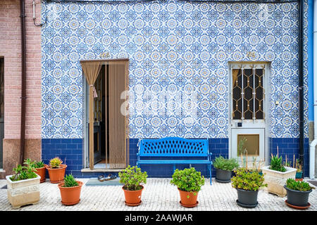 Il Portogallo, Porto, Afurada, unica ornano la facciata della casa visto durante il giorno Foto Stock