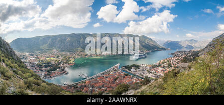 Foto di stock di Vista aerea della Baia di Kotor, Montenegro. Concetto di viaggio Foto Stock