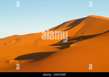 Erg Chebbi, Merzouga, Ziz Valley, il Deserto del Sahara, Marocco Foto Stock