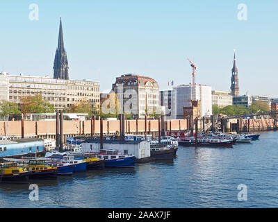 Visita a piedi della città attraverso Amburgo in Germania al fiume Elba-qui Speicherstadt Foto Stock