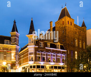 Oudaen Castello a Oudegracht canale nel centro storico di Utrecht, Paesi Bassi Foto Stock