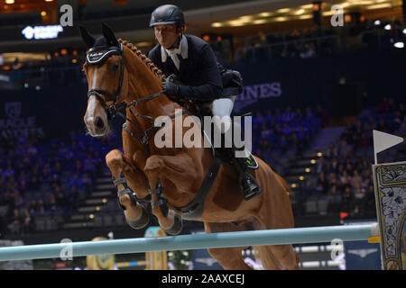 Praga, Repubblica Ceca. 24 Novembre, 2019. PHILIPP SCHOBER della Germania durante la fase finale del concorso individuale nel Longines Global Champions playoff 2019 a Praga nella Repubblica Ceca. Credito: Slavek Ruta/ZUMA filo/Alamy Live News Foto Stock