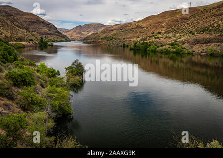 Una vista del fiume Snake presso la stateline di Idaho e Oregon di Hells Canyon.". Foto Stock