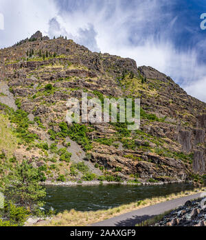 Una vista del fiume Snake presso la stateline di Idaho e Oregon di Hells Canyon.". Foto Stock