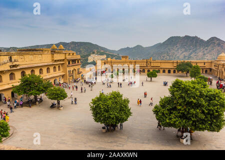 Cortile del forte di Amber a Jaipur, India Foto Stock