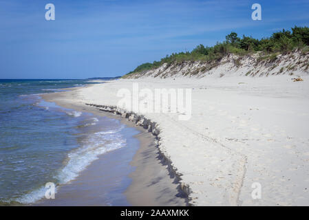 Mar Baltico dalla spiaggia e dalle dune tra Pogorzelica Mrzezyno e frazioni di Gryfice contea in West Pomerania voivodato di Polonia Foto Stock