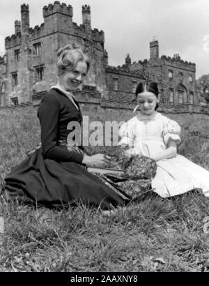 SUSANNAH YORK E SHARON ROSE in Jane Eyre (1970), diretto da DELBERT MANN. Credito: OMNIBUS PRODUCTIONS / Album Foto Stock