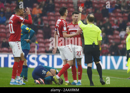 Cartellino rosso per Marvin Johnson durante il cielo di scommessa match del campionato tra Middlesbrough e Hull City al Riverside Stadium, Middlesbrough domenica 24 novembre 2019. Foto Stock