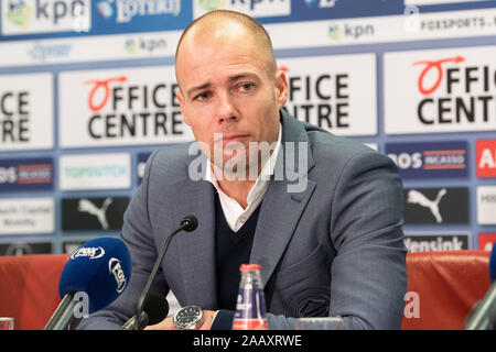 Groningen, Paesi Bassi. 24 Novembre, 2019. GRONINGEN, 24-11-2019 Euroborg stadium, olandese Eredivisie stagione calcistica 2019/2020 . FC Groningen coach Danny Buijs durante la partita FC Groningen - Feyenoord Credito: Pro scatti/Alamy Live News Foto Stock