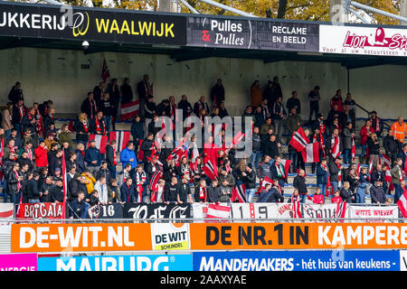 WAALWIJK, Paesi Bassi. 24 Nov, 2019. calcio eredivisie Olandese, stagione 2019-2020, i sostenitori di FC Emmen, durante la partita RKC - Emmen, Credito: Pro scatti/Alamy Live News Foto Stock