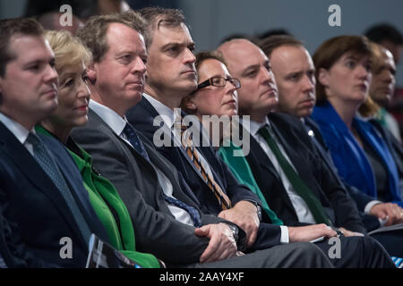 Membri del gabinetto guarda il Primo Ministro Boris Johnson lanciare il suo partito generale del manifesto elettorale a Telford, West Midlands. Foto di PA. Picture Data: Domenica 24 Novembre, 2019. Vedere PA storia politica elezione. Foto di credito dovrebbe leggere: Stefan Rousseau/PA FILO Foto Stock