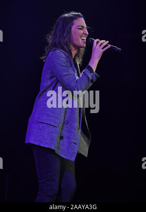 Sunrise FL, Stati Uniti d'America. 23 Nov, 2019. Sara Bareilles esegue al BB&T Center il 23 novembre 2019 in Sunrise, Florida. Credito: Mpi04/media/punzone Alamy Live News Foto Stock