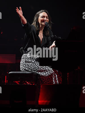 Sunrise FL, Stati Uniti d'America. 23 Nov, 2019. Sara Bareilles esegue al BB&T Center il 23 novembre 2019 in Sunrise, Florida. Credito: Mpi04/media/punzone Alamy Live News Foto Stock