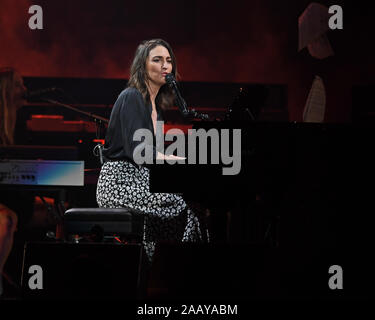 Sunrise FL, Stati Uniti d'America. 23 Nov, 2019. Sara Bareilles esegue al BB&T Center il 23 novembre 2019 in Sunrise, Florida. Credito: Mpi04/media/punzone Alamy Live News Foto Stock