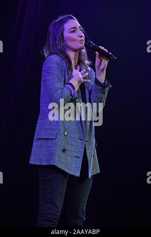 Sunrise FL, Stati Uniti d'America. 23 Nov, 2019. Sara Bareilles esegue al BB&T Center il 23 novembre 2019 in Sunrise, Florida. Credito: Mpi04/media/punzone Alamy Live News Foto Stock